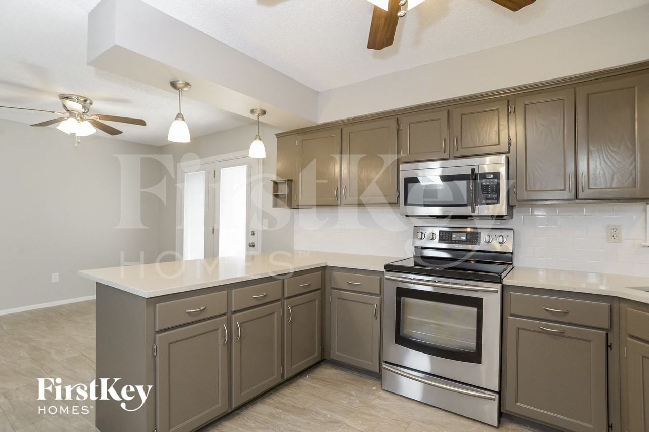 8530 Alden St - Photo 6 of 15