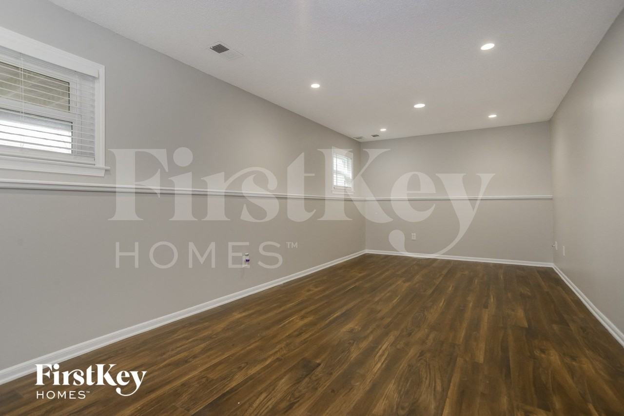 8530 Alden St - Photo 7 of 15