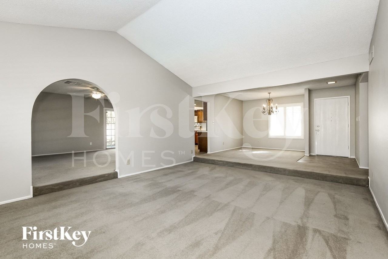 5236 W Cheryl Dr - Photo 2 of 15