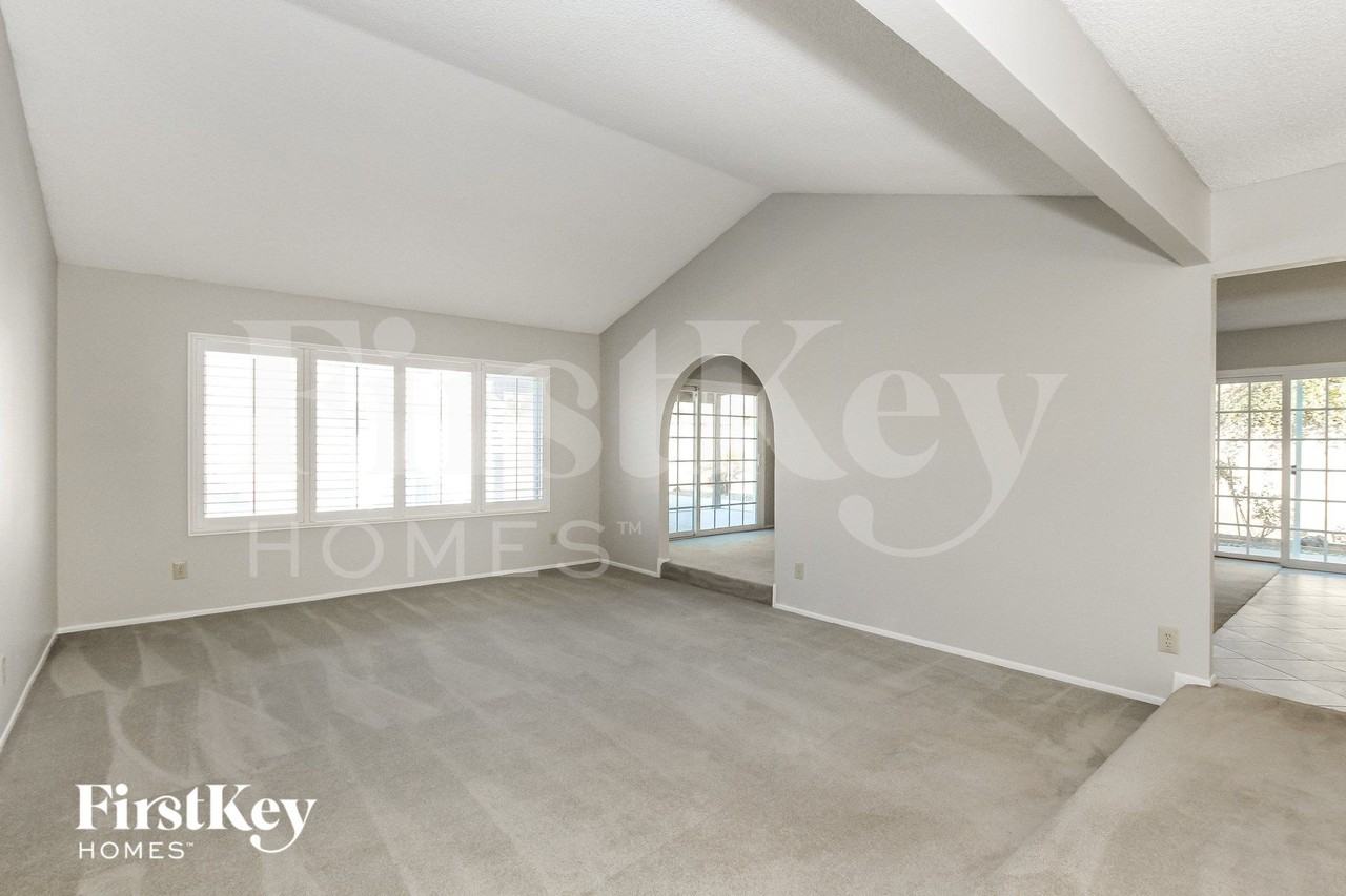 5236 W Cheryl Dr - Photo 3 of 15