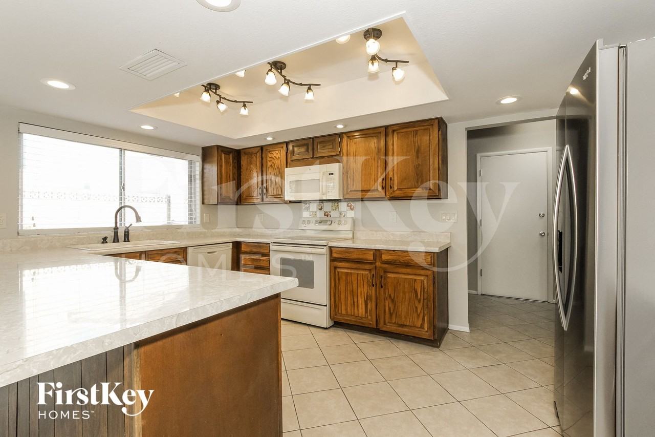 5236 W Cheryl Dr - Photo 5 of 15