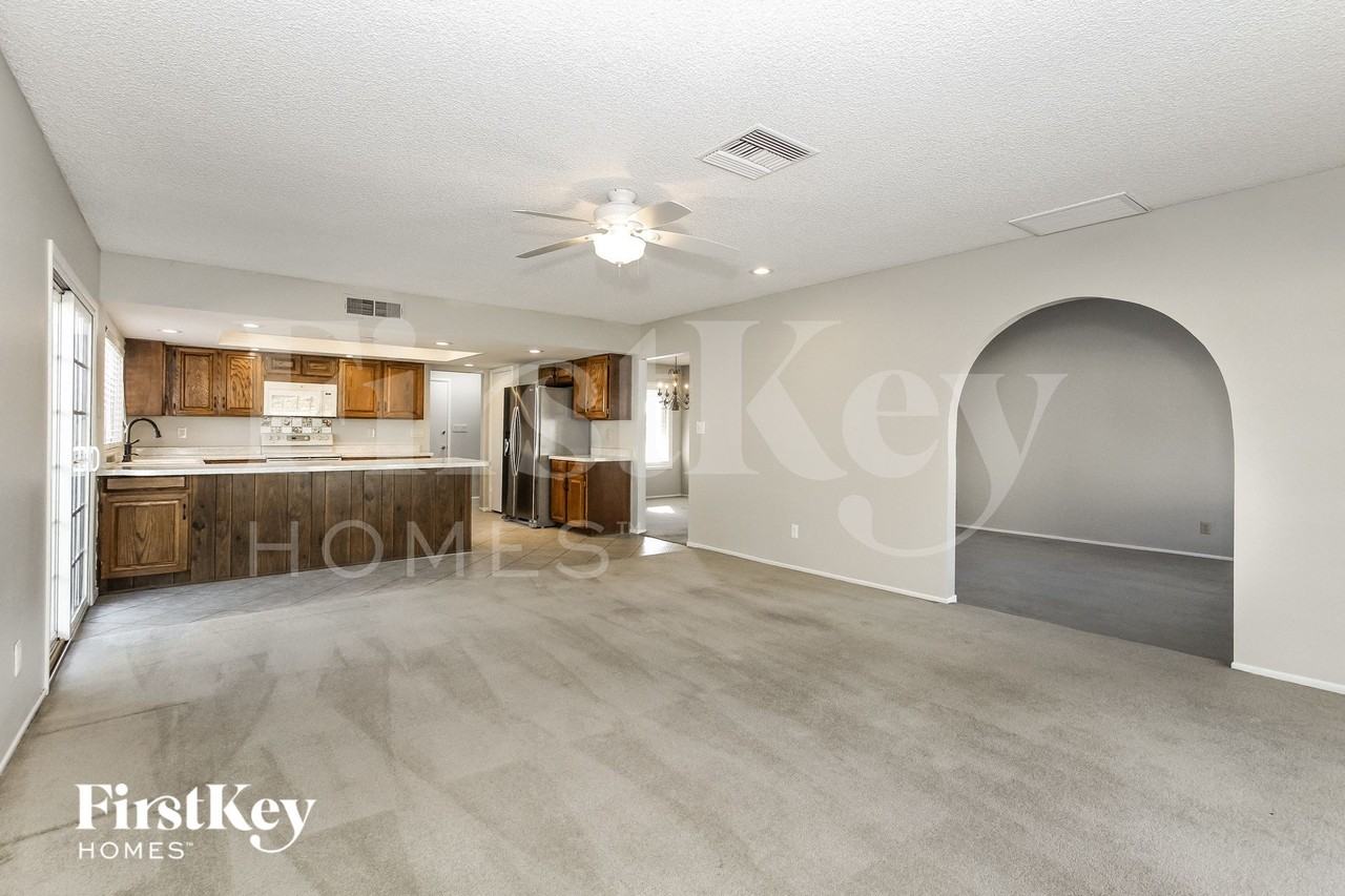 5236 W Cheryl Dr - Photo 7 of 15