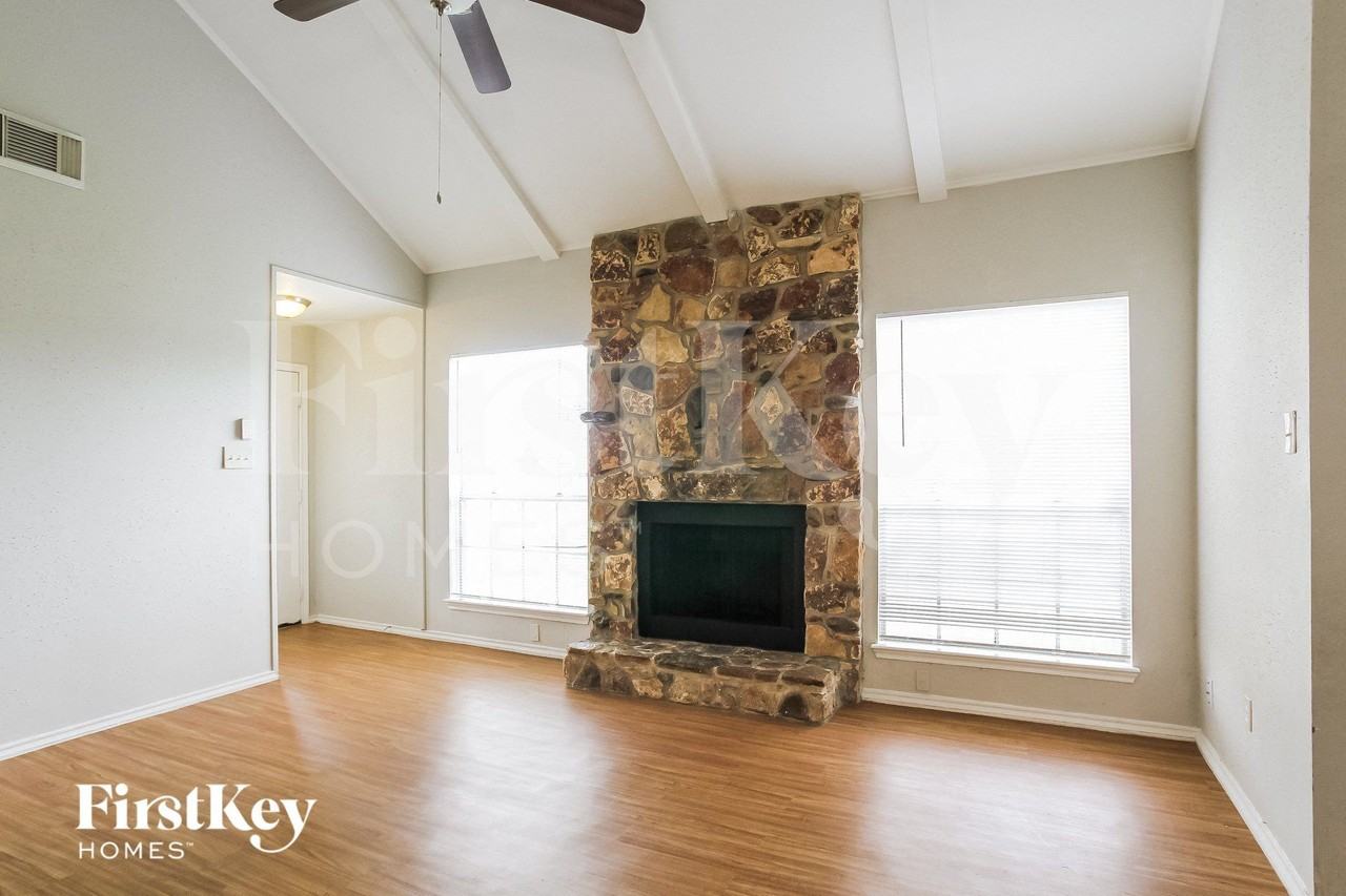 5406 Carousel Cir - Photo 4 of 15