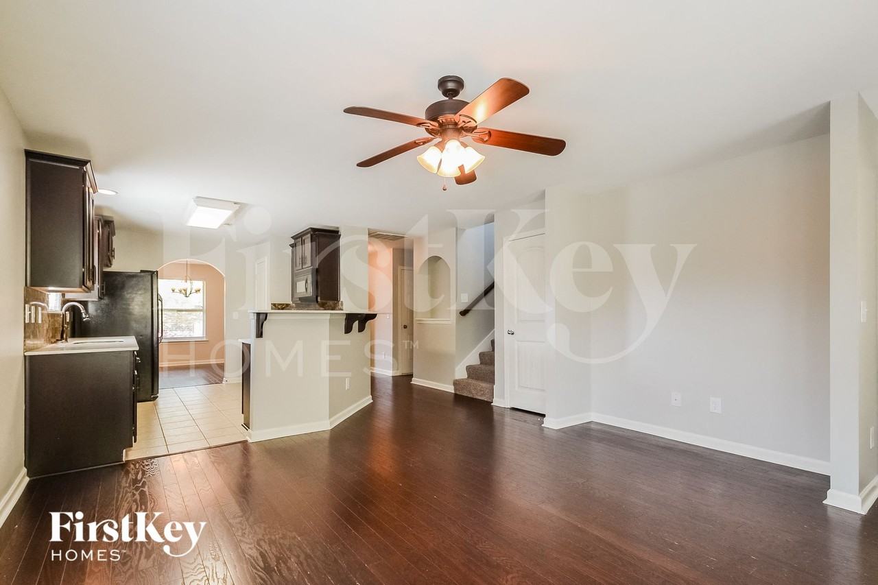 465 W Park Dr - Photo 4 of 15