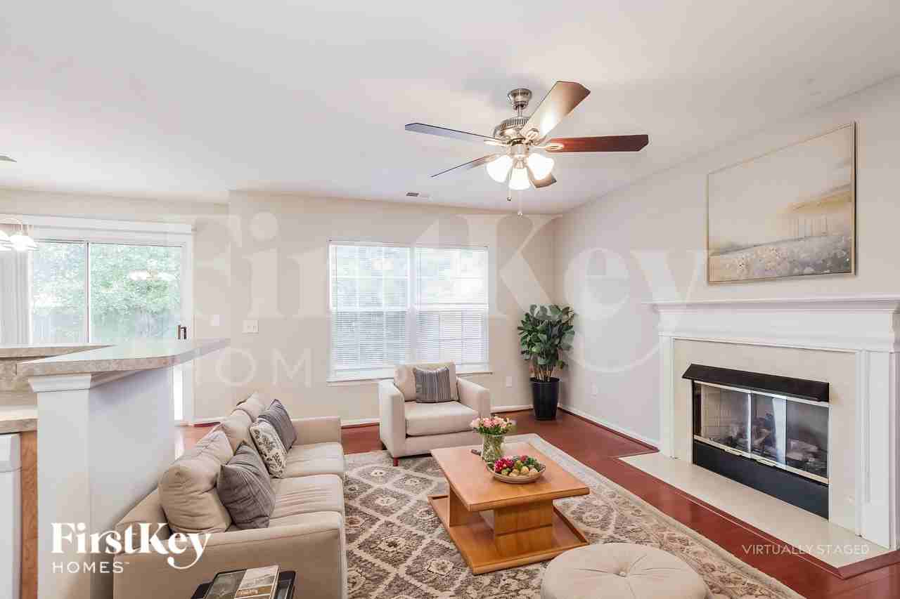 4609 Sedgelane Dr - Photo 4 of 18