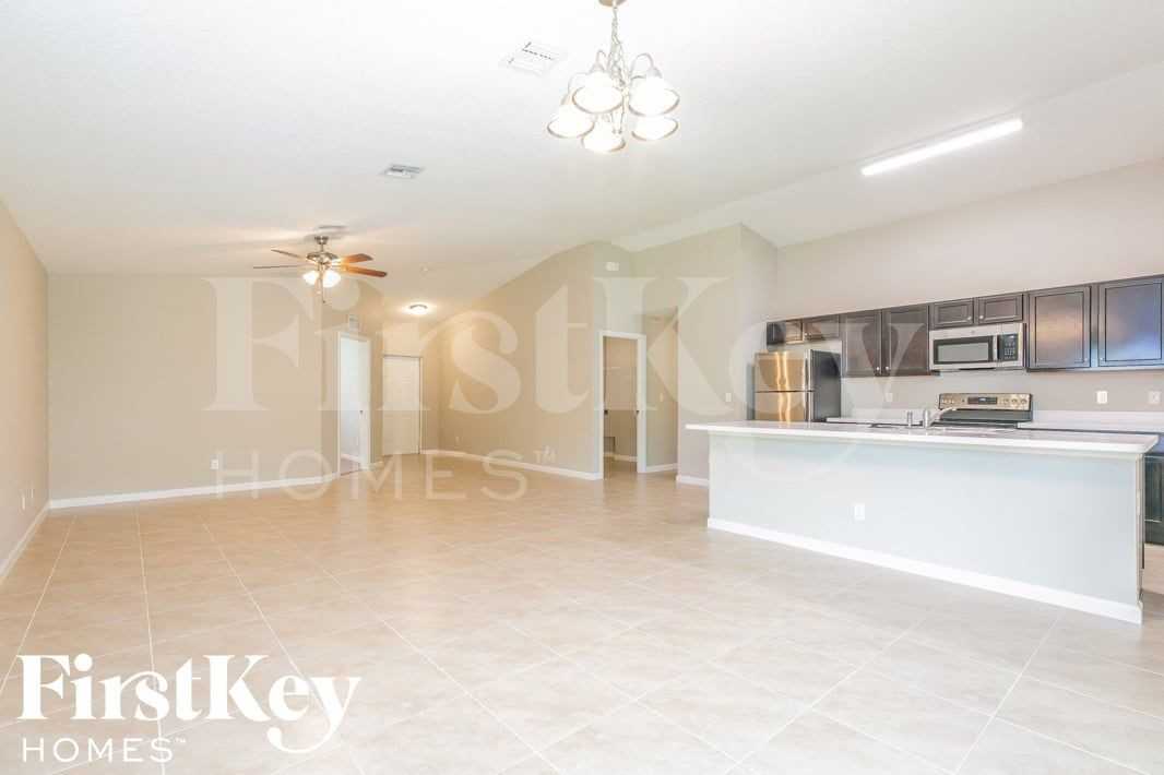 1950 Sw Sylvester Ln - Photo 3 of 15