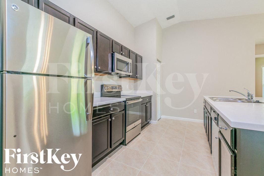 1950 Sw Sylvester Ln - Photo 4 of 15