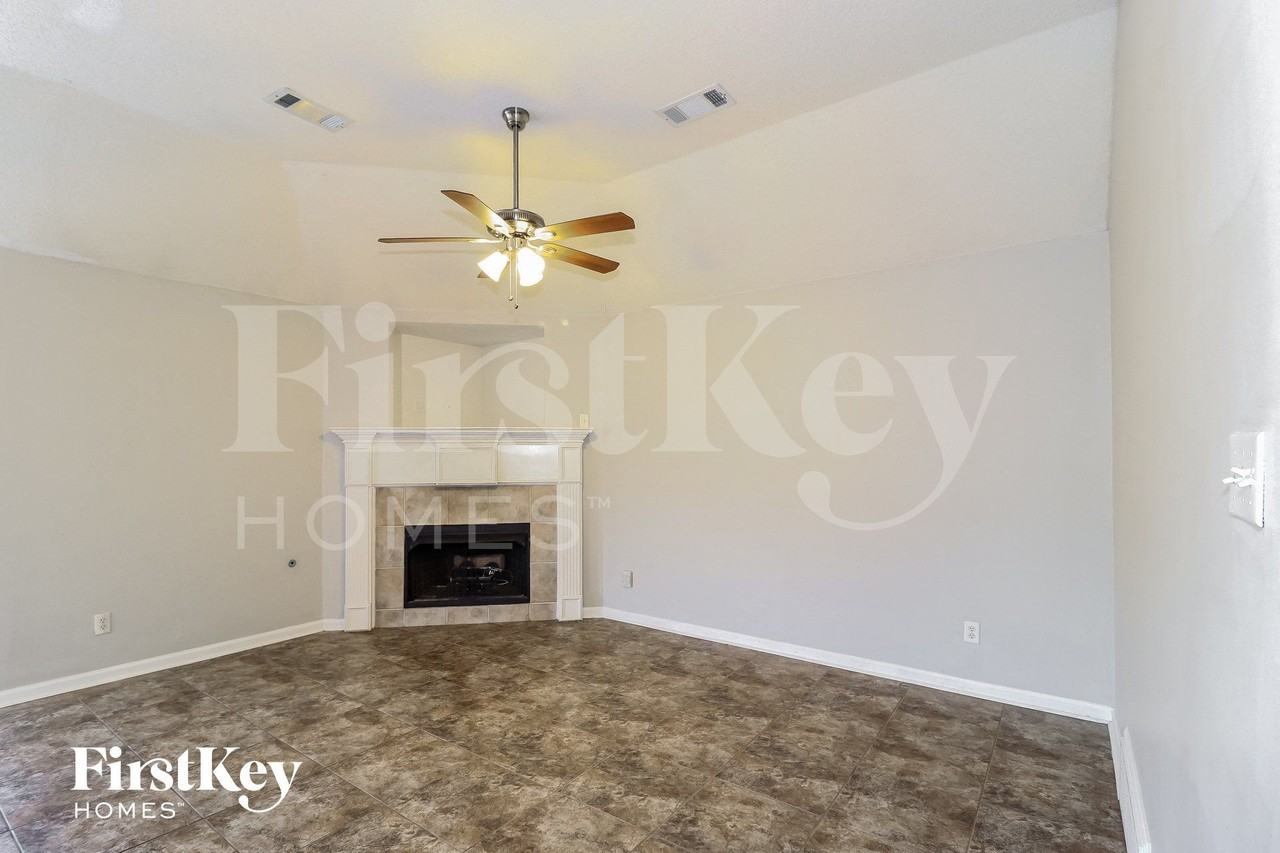 1535 Far Dr - Photo 2 of 14