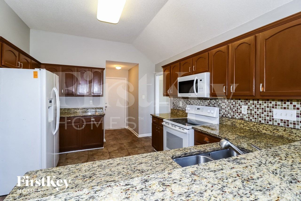 1535 Far Dr - Photo 4 of 14