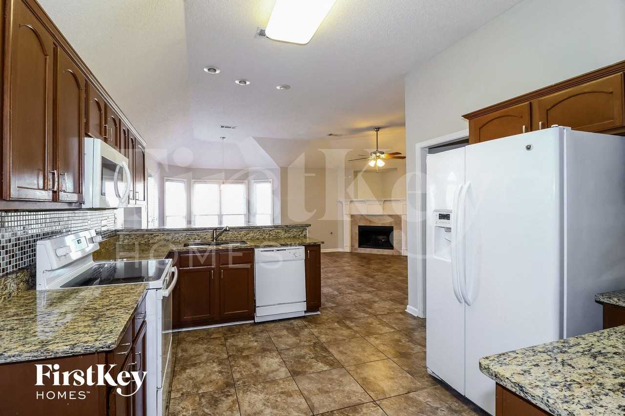 1535 Far Dr - Photo 5 of 14