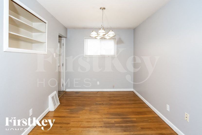 1095 Ozment Dr - Photo 5 of 15