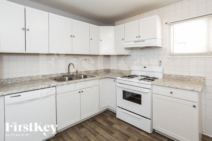 1095 Ozment Dr - Photo 6 of 15