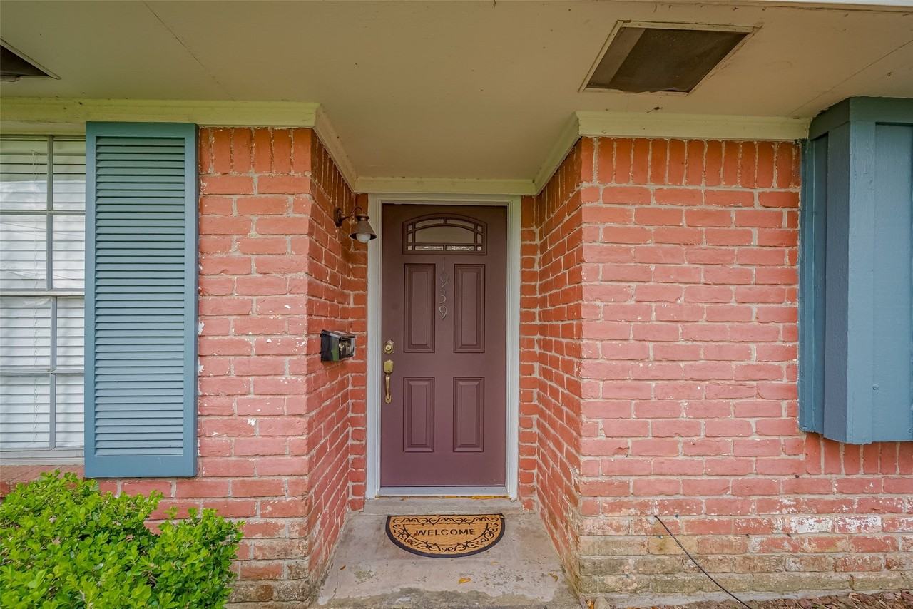 1939 Campbell Rd - Photo 4 of 33