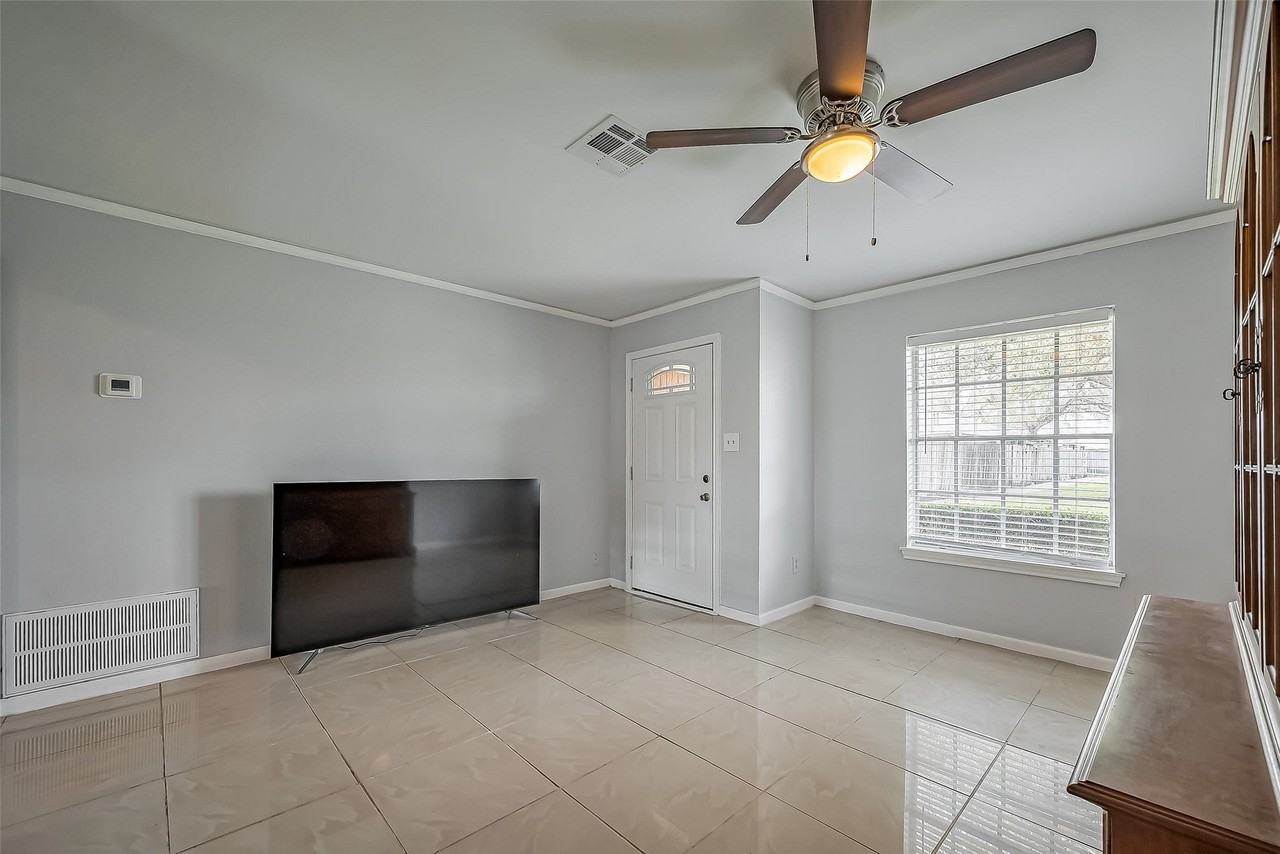 1939 Campbell Rd - Photo 6 of 33