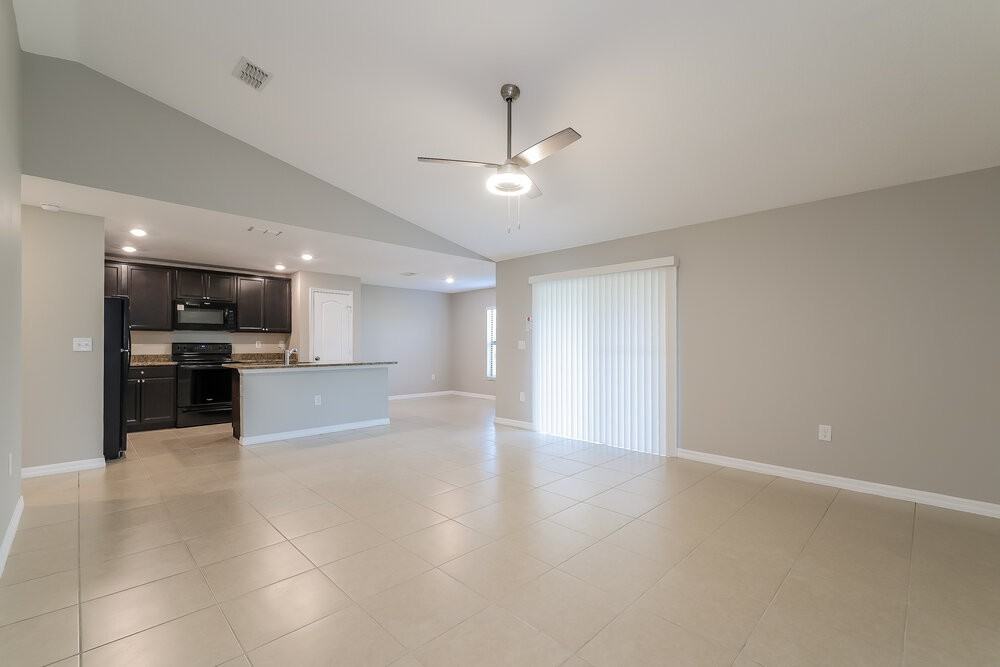 246 Hyacinth Ct - Photo 3 of 16