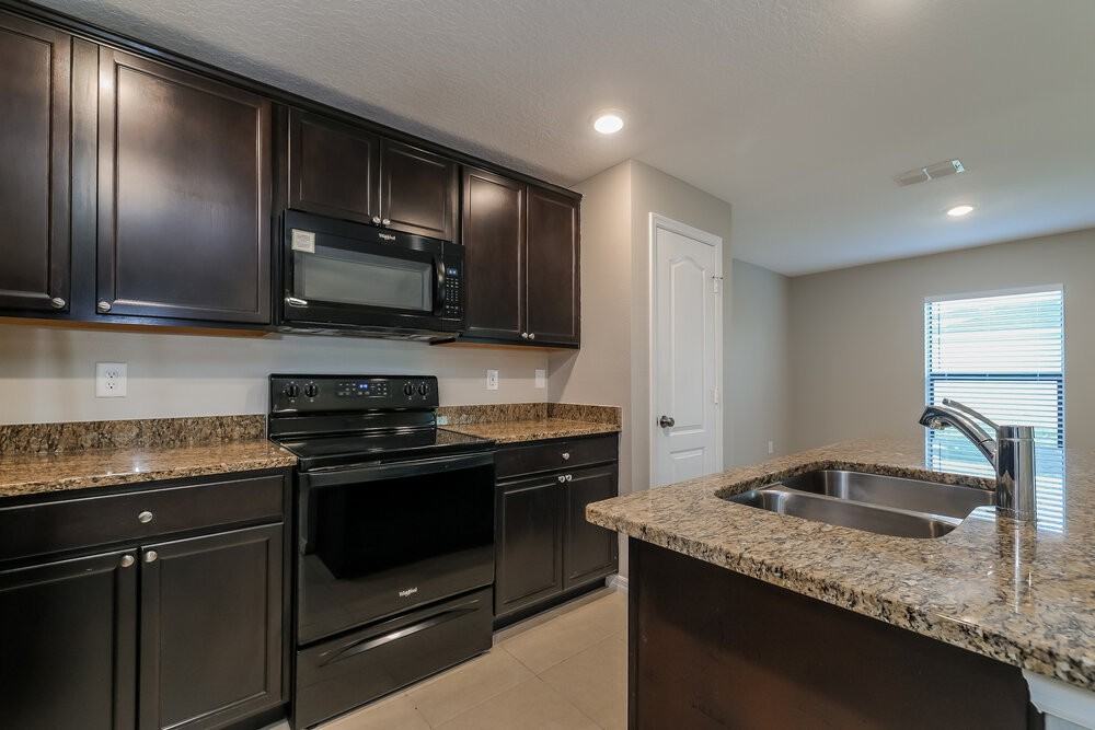 246 Hyacinth Ct - Photo 7 of 16