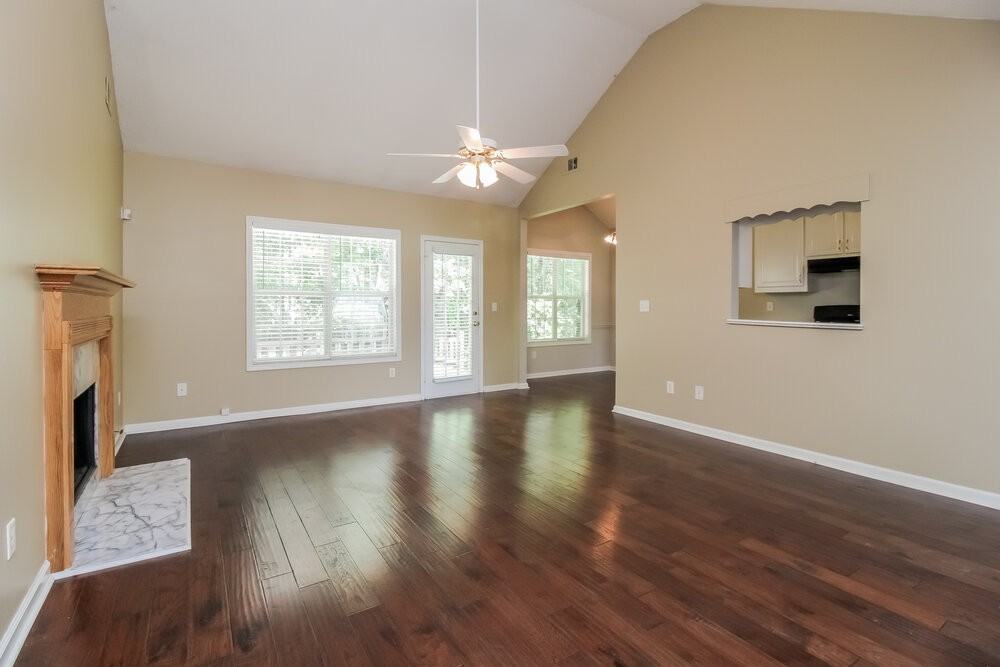 1331 Vine Cir - Photo 4 of 16