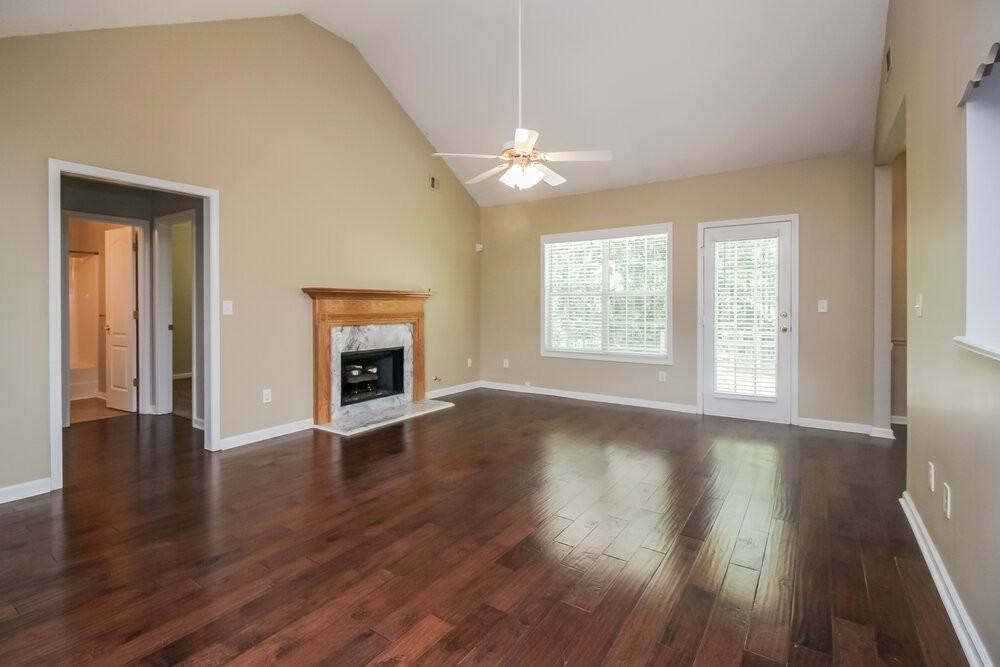 1331 Vine Cir - Photo 5 of 16