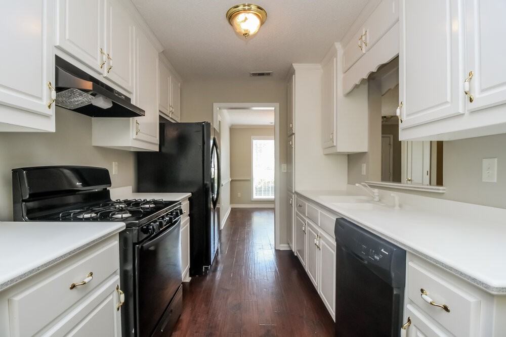 1331 Vine Cir - Photo 7 of 16