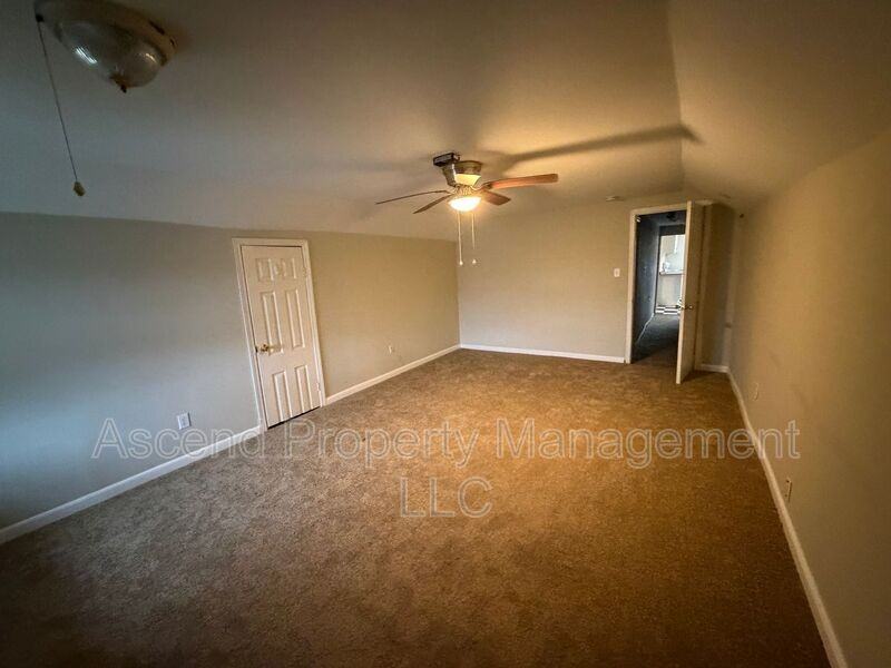 2111 Chamberlain Ave #B - Photo 4 of 10