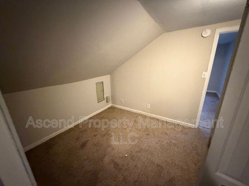 2111 Chamberlain Ave #B - Photo 7 of 10