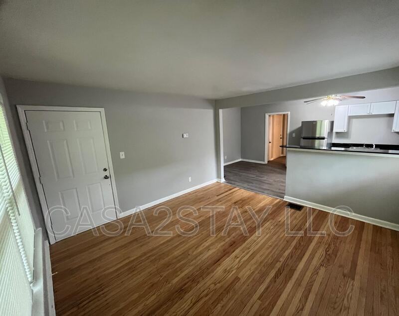 1607 Algonquin Pkwy #3 - Photo 2 of 7