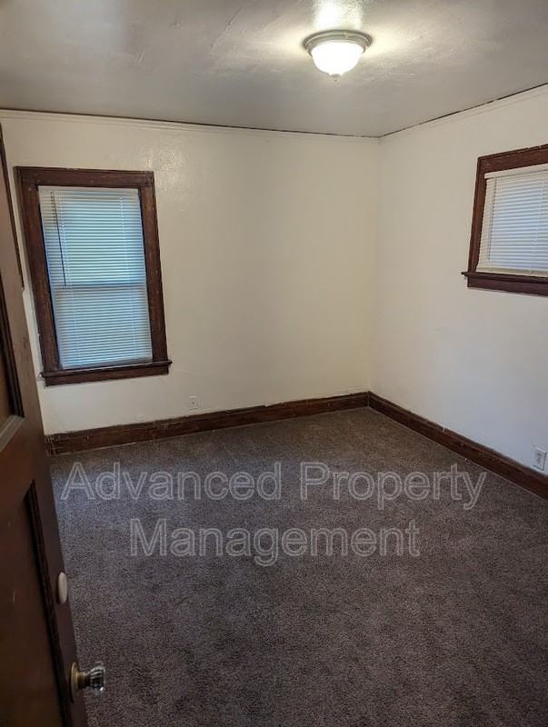 4023 N 24th Pl - Photo 4 of 10