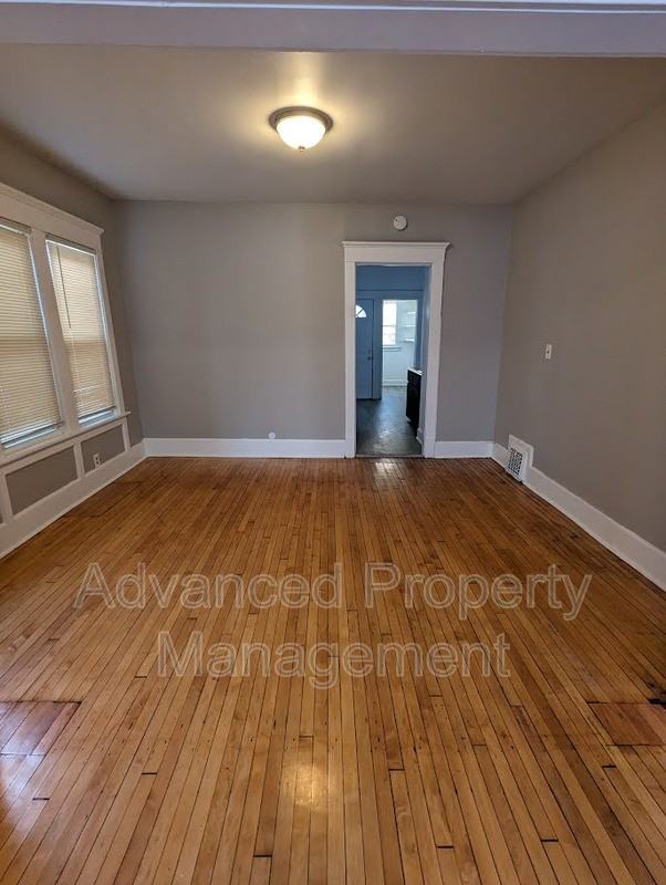 2909 N 29th St #2909 - Photo 2 of 11