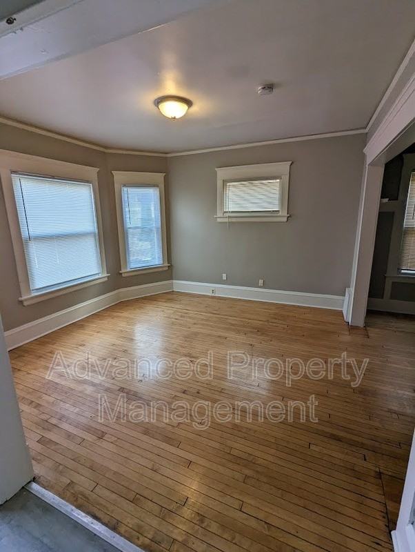 2909 N 29th St #2909 - Photo 3 of 11