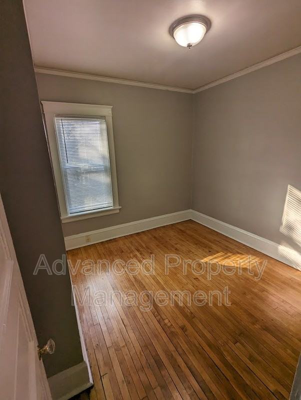 2909 N 29th St #2909 - Photo 4 of 11