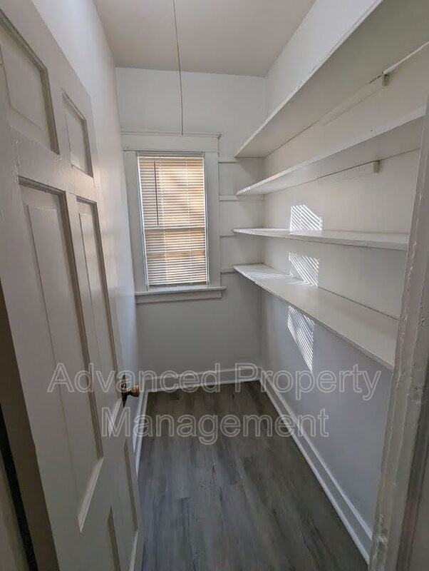 2909 N 29th St #2909 - Photo 6 of 11