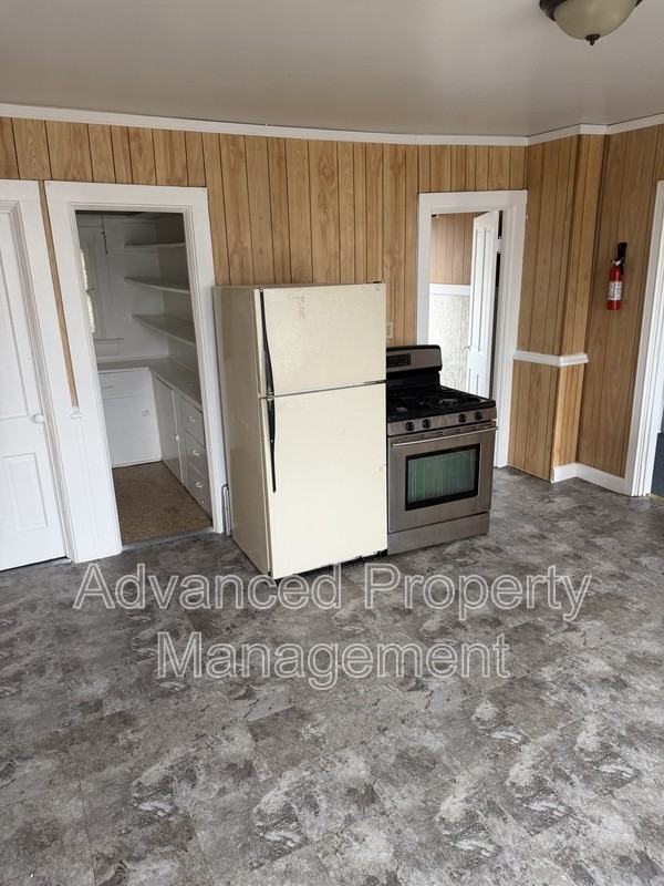 2549A N Vel R Phillips Ave - Photo 5 of 6