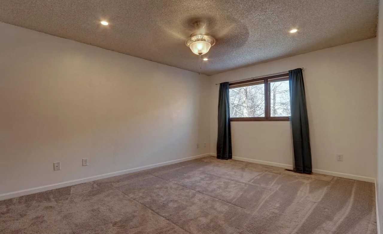 5521 E 34th Ave #1 - Photo 5 of 14