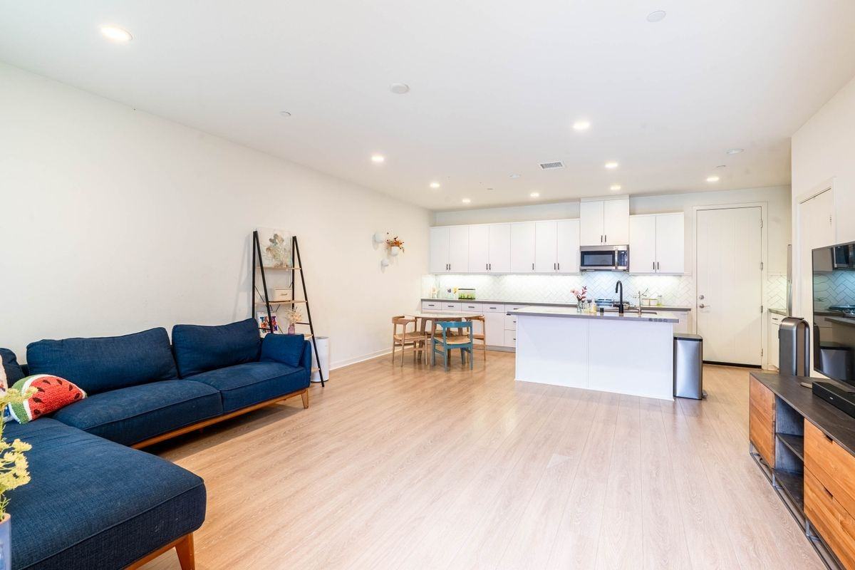 62 Savannah - Photo 2 of 36