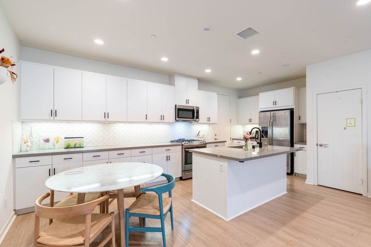 62 Savannah - Photo 4 of 36