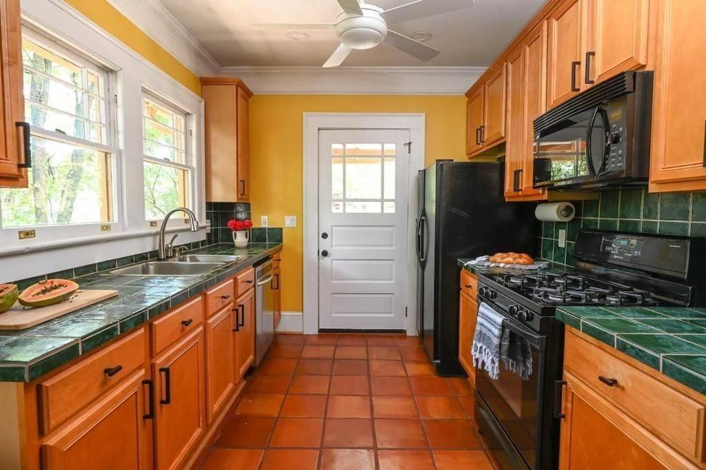 2076 Ridgedale Rd Ne - Photo 3 of 40