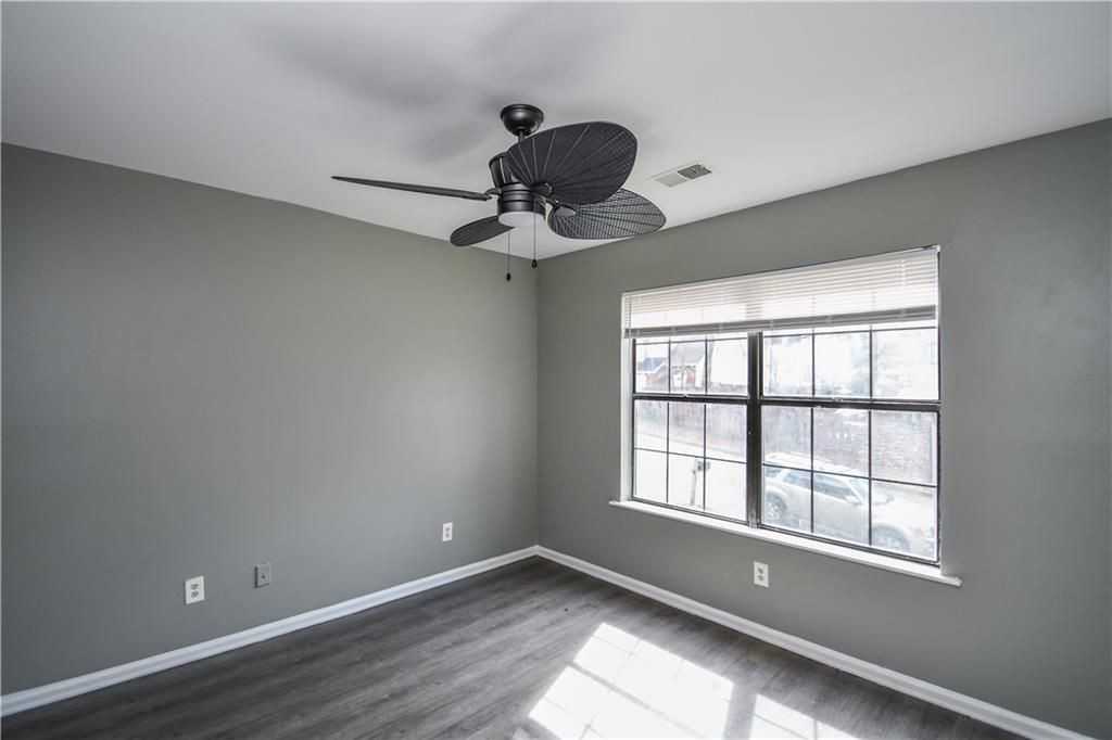 735 Oak Dr - Photo 3 of 33