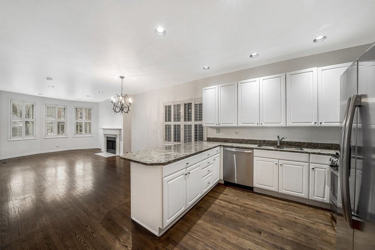 3752 N Clifton Ave - Photo 3 of 16