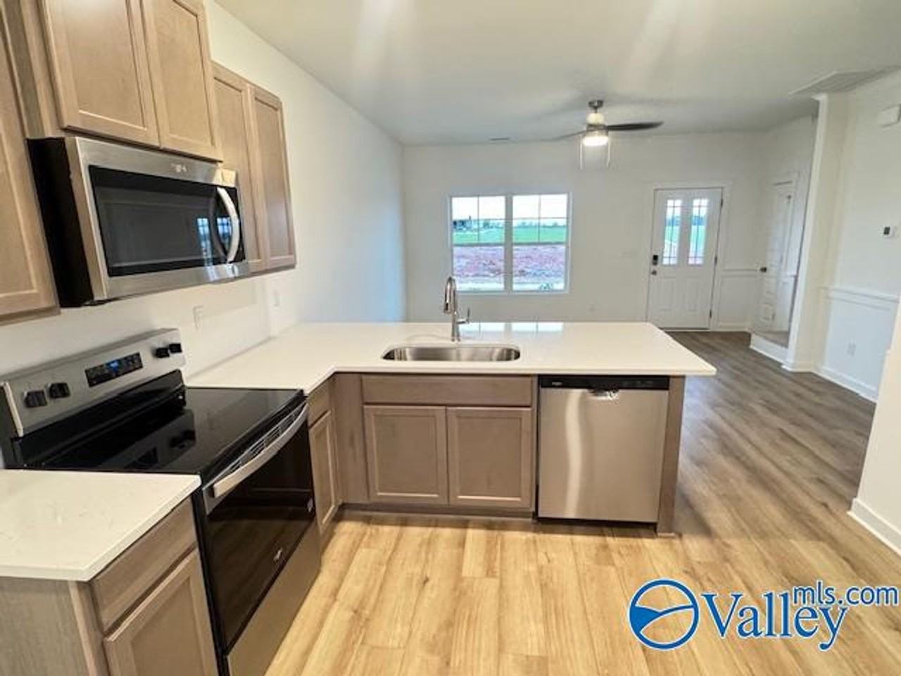 12073 Wendy Dr - Photo 5 of 21