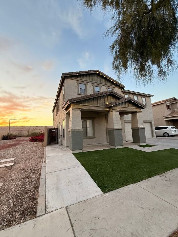 17436 N 185th Ln - Photo 3 of 32