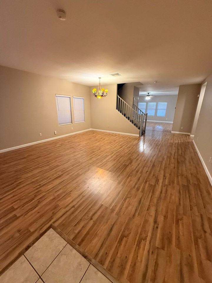 17436 N 185th Ln - Photo 4 of 32