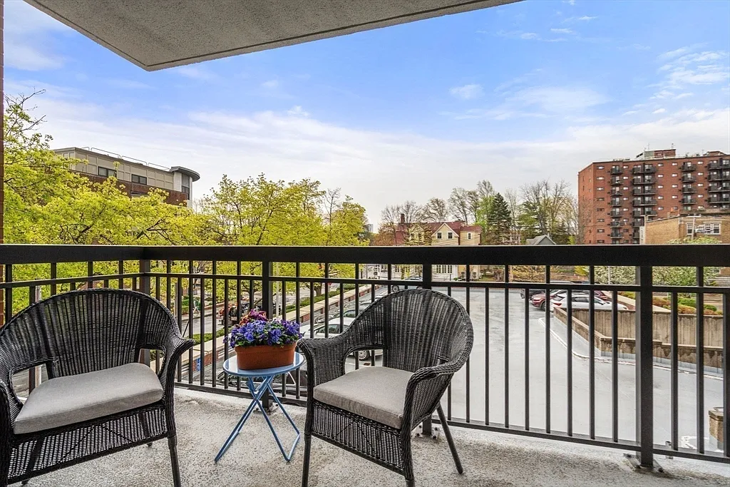 50 Longwood Ave - Photo 2 of 8