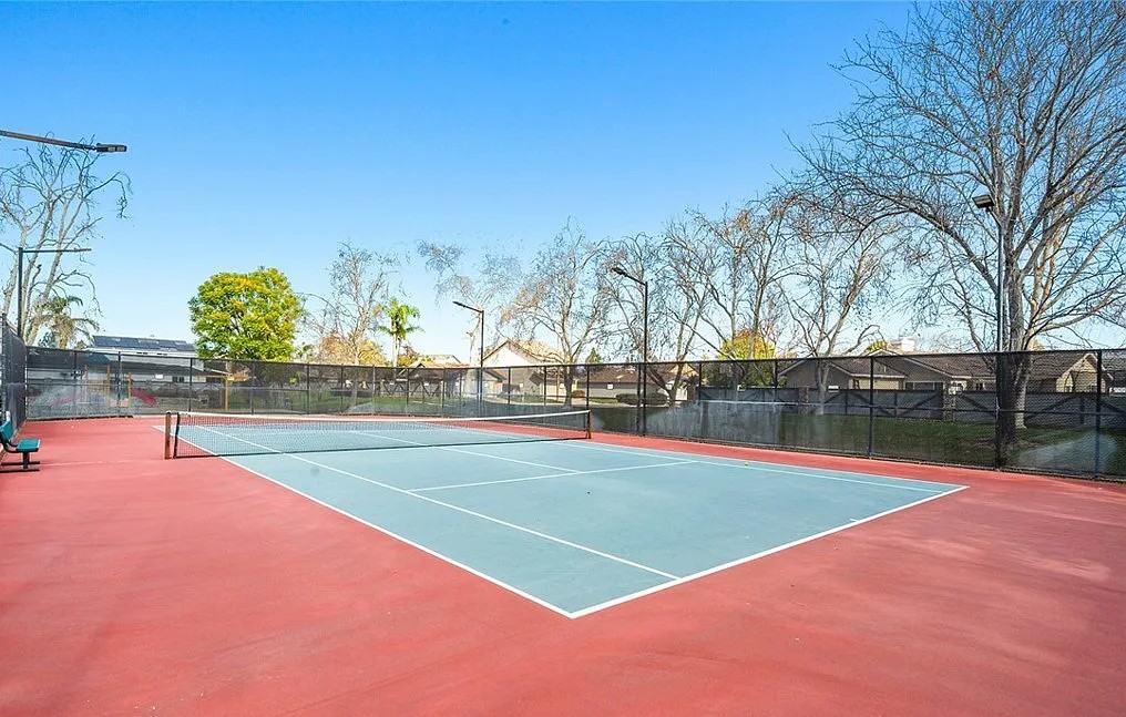 3713 Oak Creek Dr - Photo 4 of 9