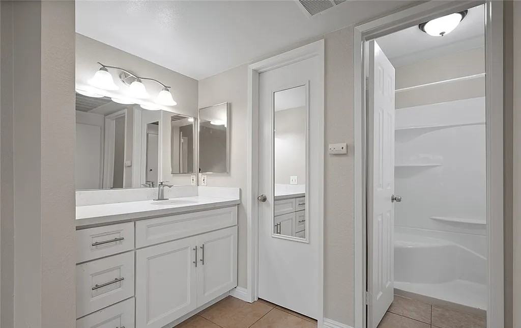 3713 Oak Creek Dr - Photo 6 of 9