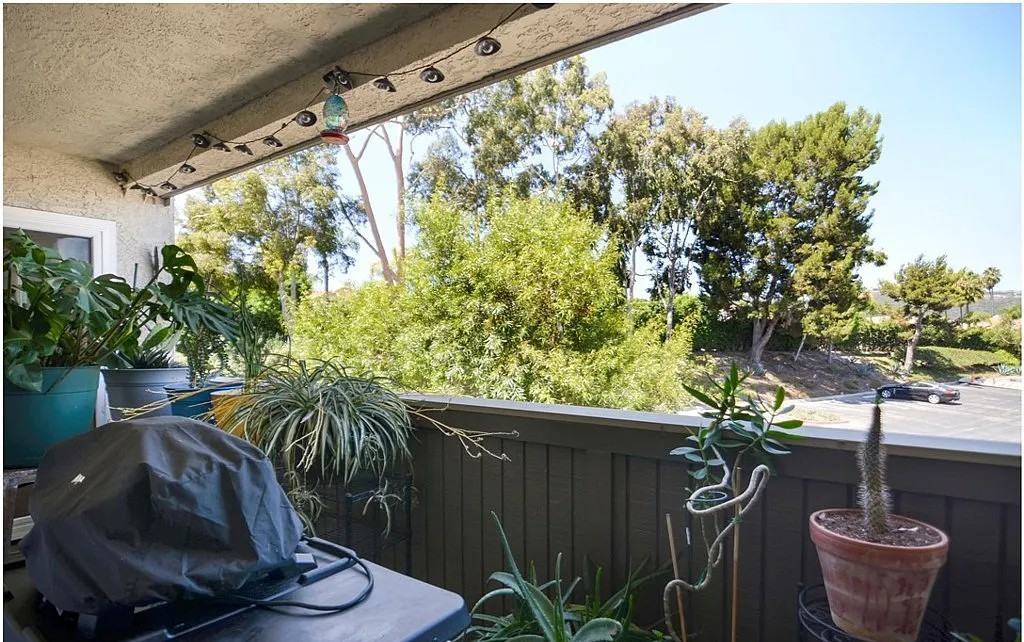 74 Corniche Dr - Photo 6 of 10