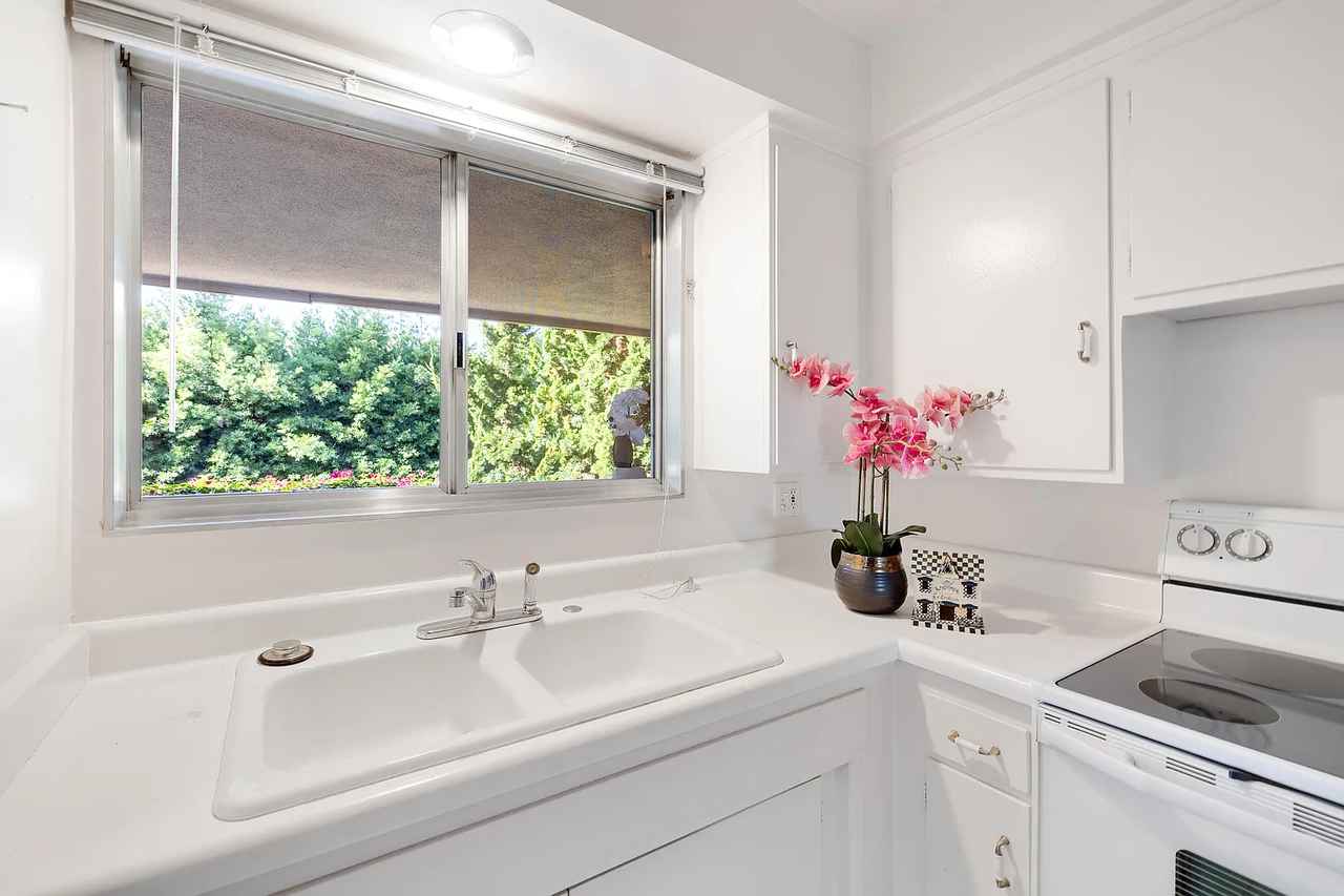 250 N Fairview Ave #6 - Photo 2 of 11