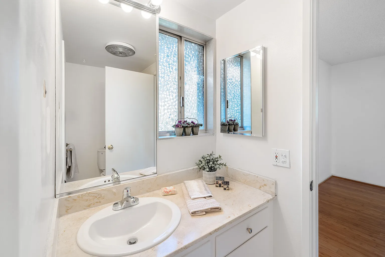 250 N Fairview Ave #6 - Photo 5 of 11