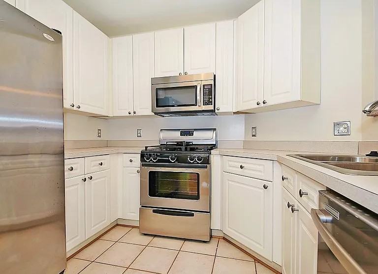 2711 Bellforest Ct #205 - Photo 6 of 21