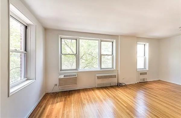 3475 Greystone Ave #3F - Photo 2 of 10