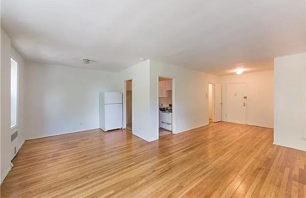 3475 Greystone Ave #3F - Photo 3 of 10